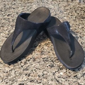 FitFlop Shimmery Black Thong Sandals women's 10
